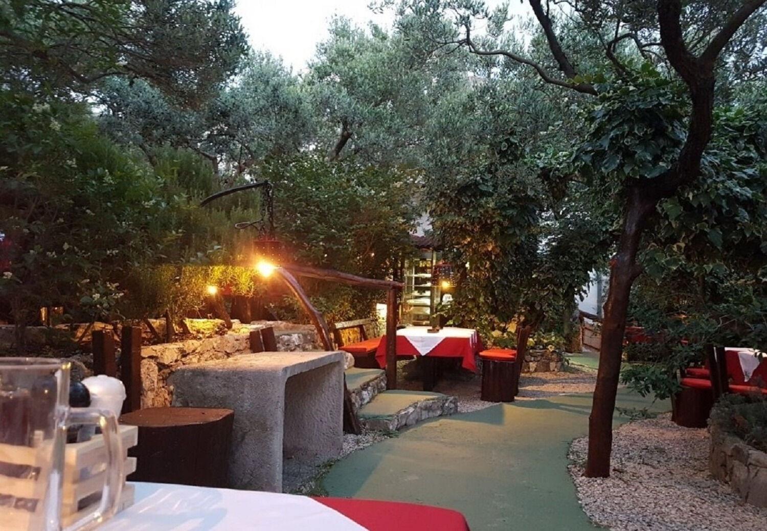 Apartments Antisa - With Playground Tučepi Extérieur photo